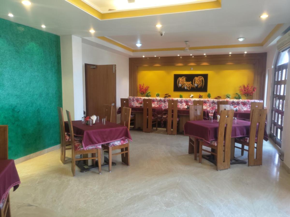 Hotel Fort View Tikamgarh ภายนอก รูปภาพ